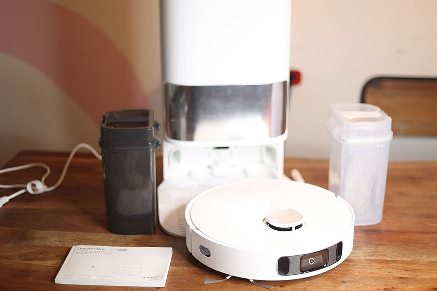 The entire package contents of the Dreame L10s Ultra can be seen.